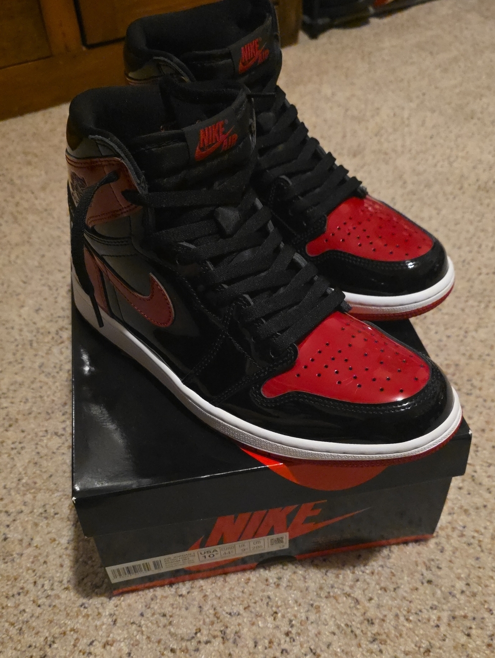 Nike Air Jordan 1 High Top - Black & Red